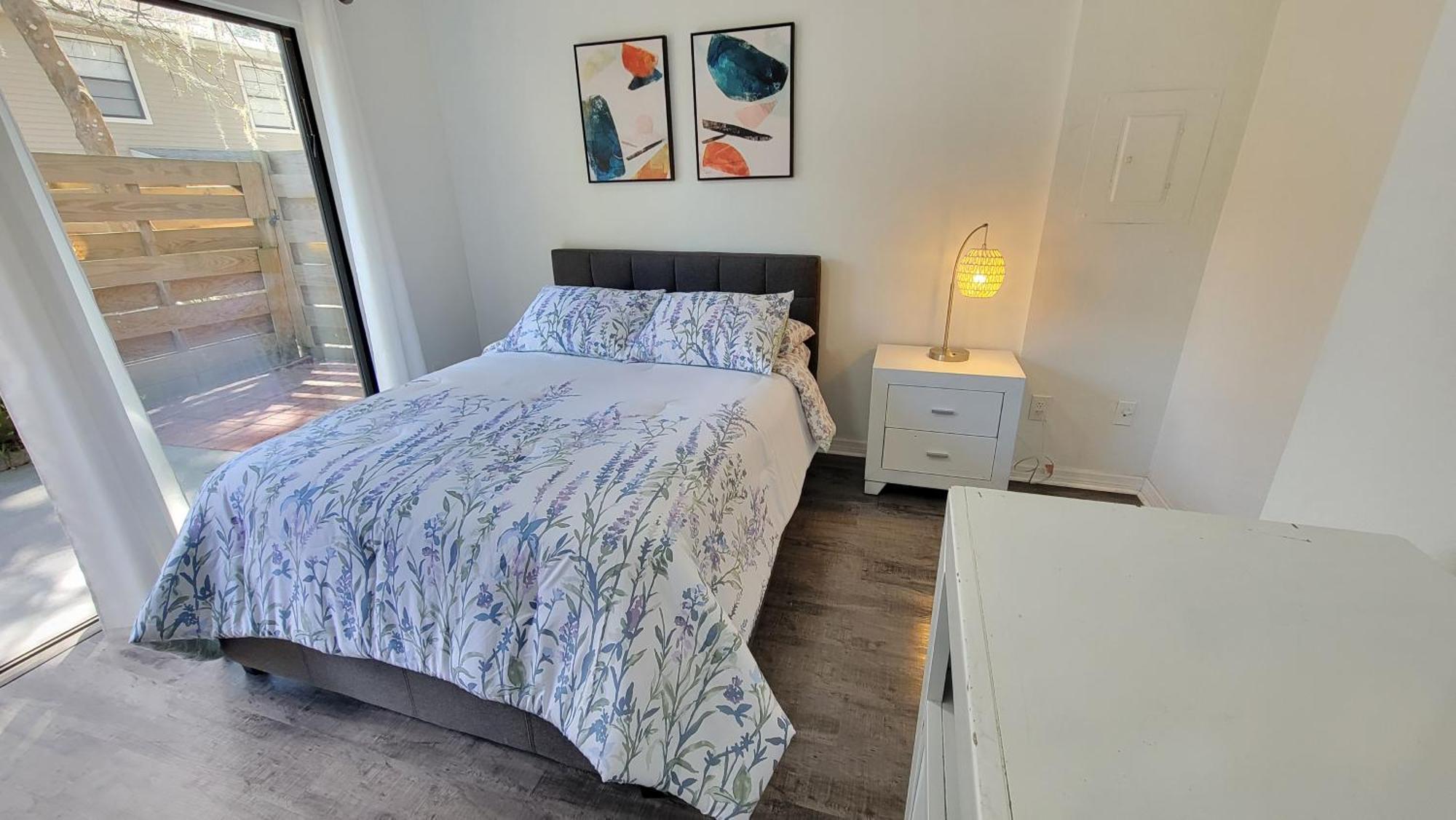 Discover Luxury Steps Away From Celebration Pointe And I-75! Apartment